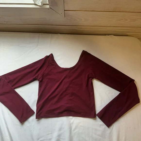 Garnet Ruched Tie Front Crop Top - Picture 3 of 3